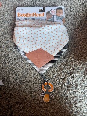 NWT Booginhead Pacigrip Bib Set